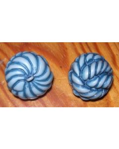 Gros bouton plastique 28 mm imitation pelote bleue