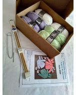 kit tricot 9569 - coffret pour tricoter 3 brassières et 6 paires de chaussons naissance